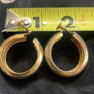 VINTAGE GOLD HOOP EARRINGS LOOPS WITH SCREW WINDING CLOSURE GOLDEN VTG.